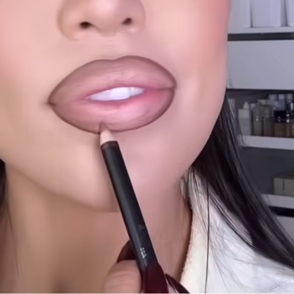 ✏️ CORK a MAC LIP PENCIL in MUTED GOLDEN BROWN. **NEW IN THE BOX. ✨FIRM ✨ - Picture 4 of 8